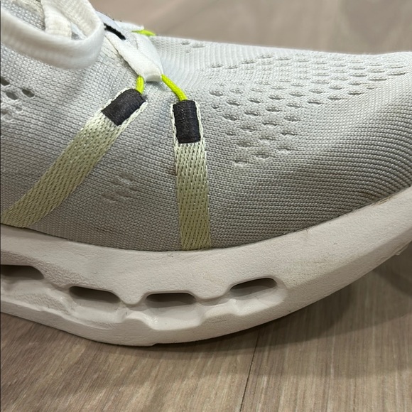 ON Running Athletic Shoes - Picture 8 of 9